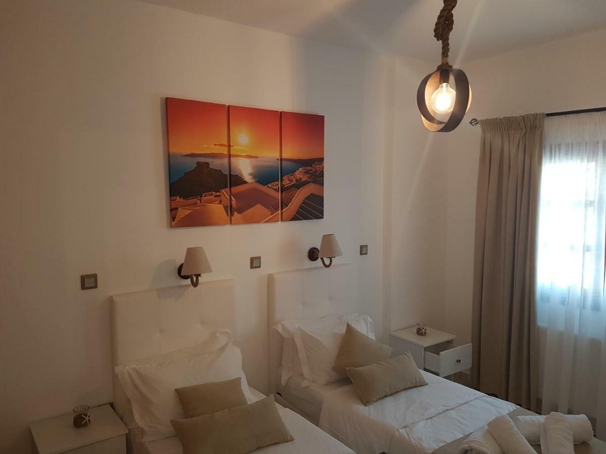 Santorini Family Apartments Kamári 외부 사진